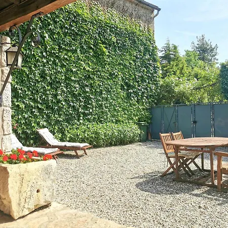Le Barry Du Grand Chemin Bed and Breakfast
